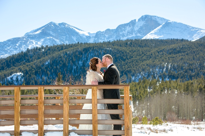 couple eloping at Rocky Mountain National Park in winter