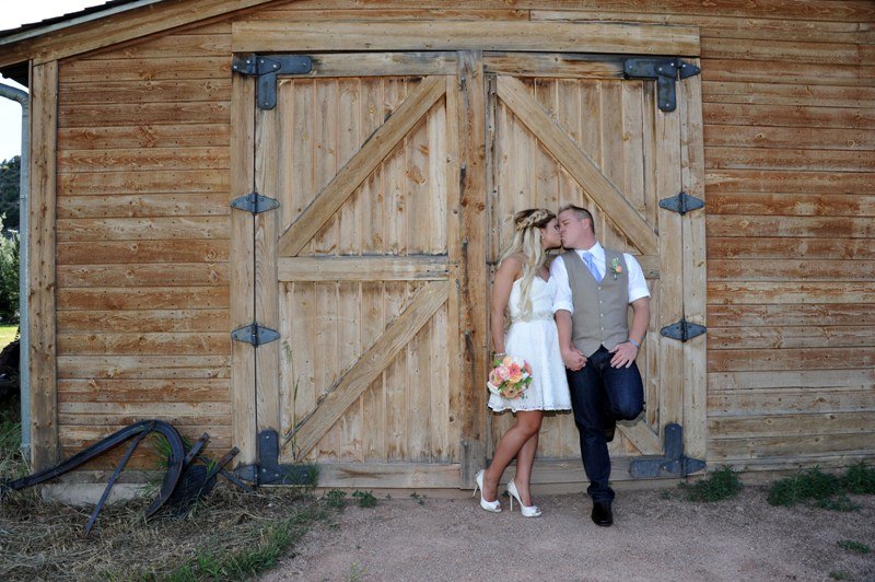 rustic-garden-of-the-gods-wedding-photo