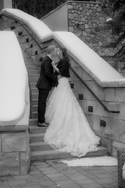 kiss on the stairs