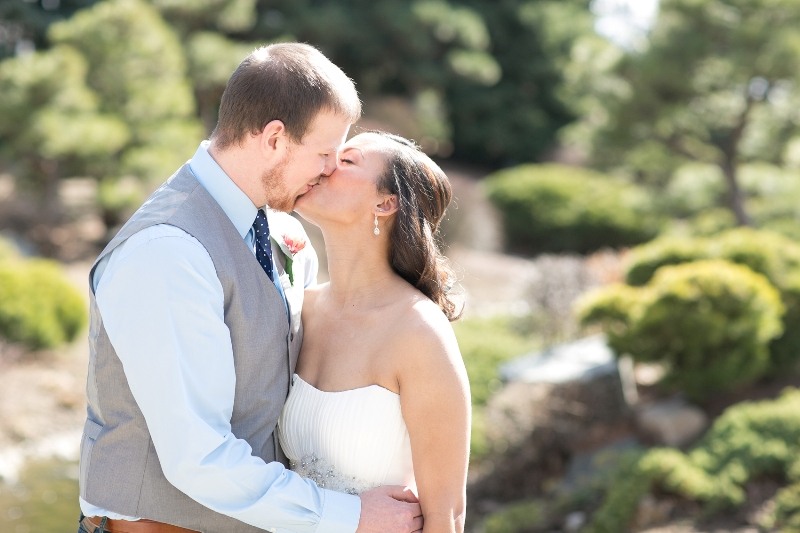 kissing in the gardens