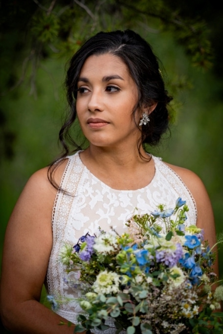 bride holding bouquet