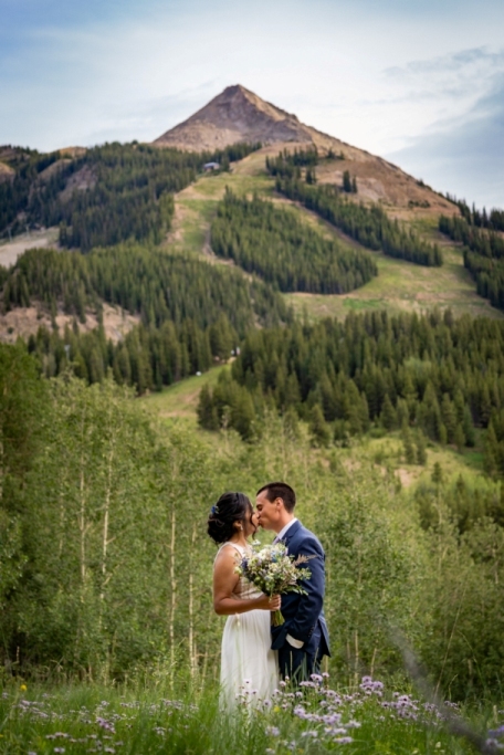 Couple kissing in front of Mount Crested Butte