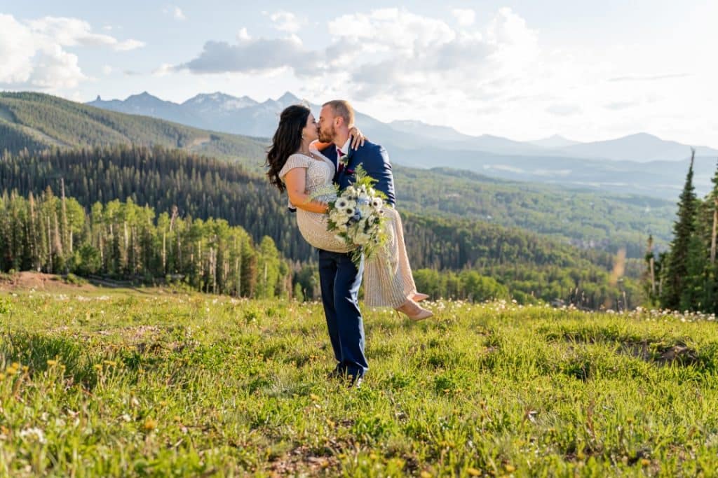 couple kissing on a mountain