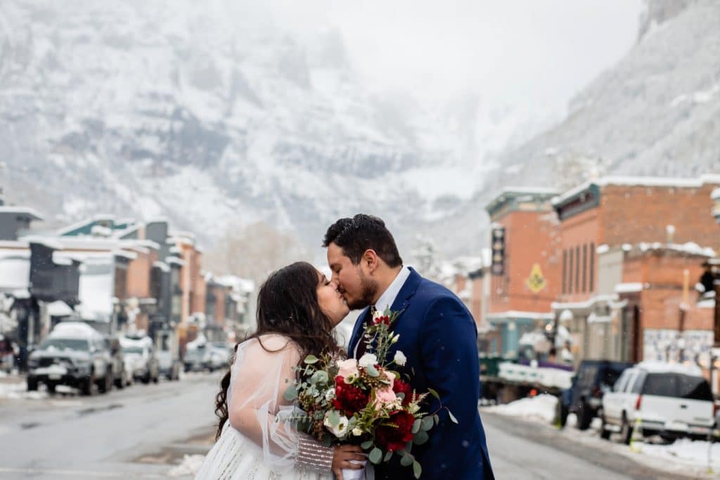 kissing in the street in Telluride