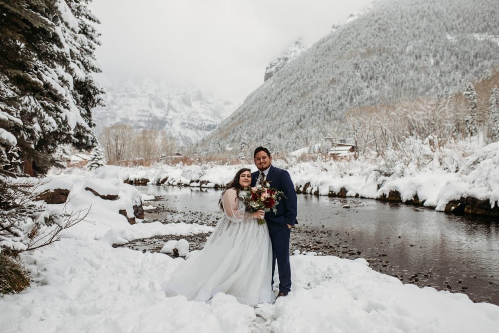 newlyweds in the snow in Telluride