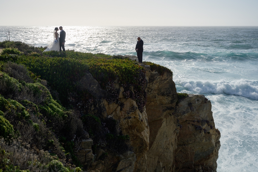 couple eloping on a clidd overlooking the beach in California