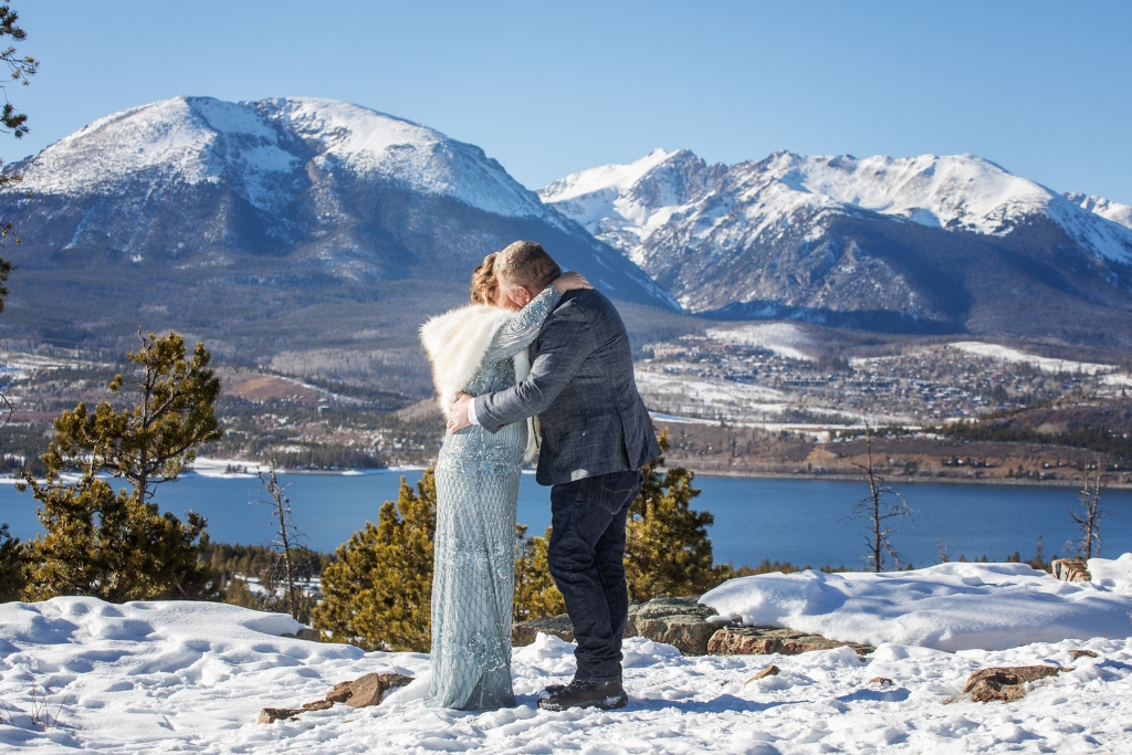 eloping in the snow in Colorado