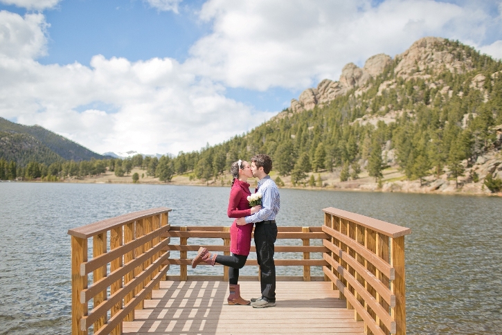 couple eloping at Rocky Mountain National Park
