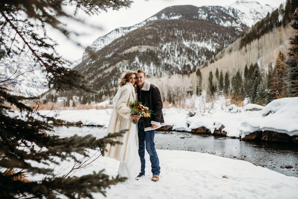 Winter elopement in Telluride