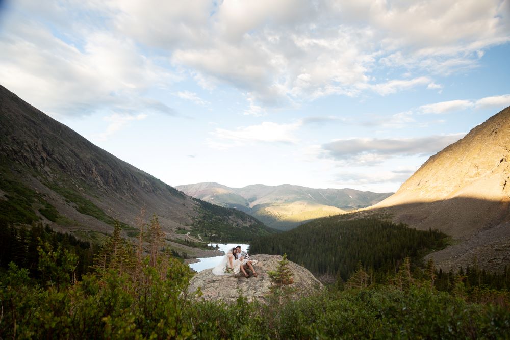 couple eloping in Breckenridge in summer