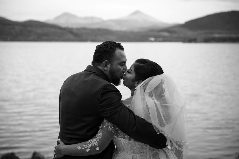 couple eloping at Lake Dillon, Colorado