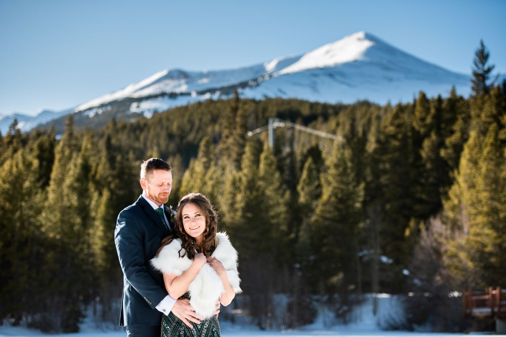 Couple eloping in the snow in Colorado