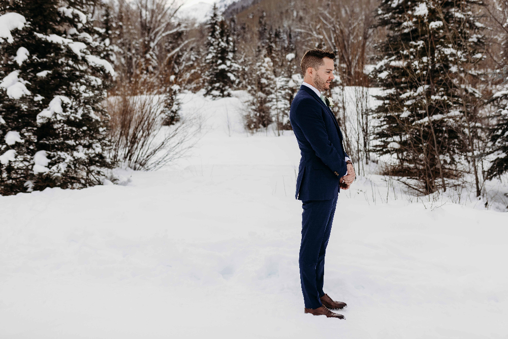 First look - Colorado elopement in winter