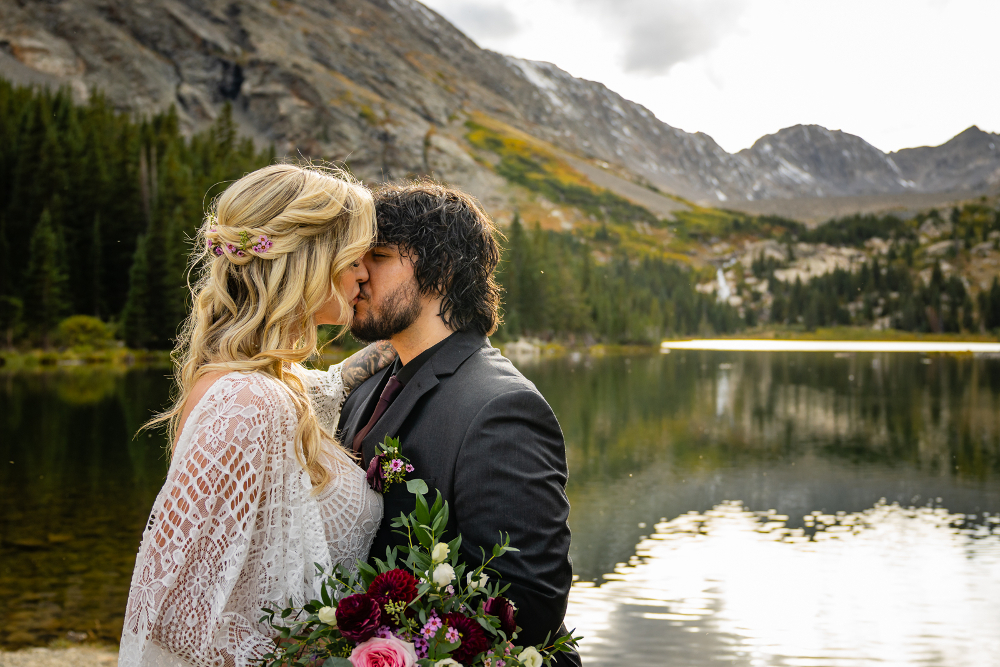 First kiss - Colorado elopement photography