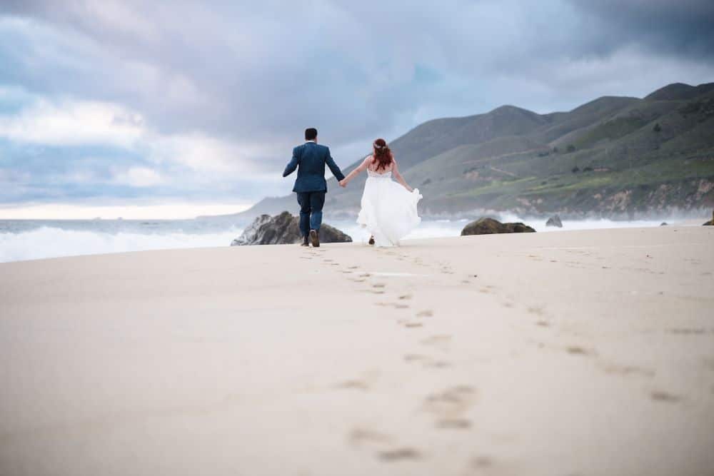 Couple eloping on the beach in Big Sur