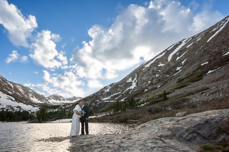 couple eloping in Colorado
