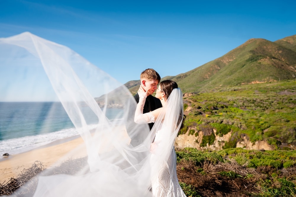 couple eloping on the Big Sur coast